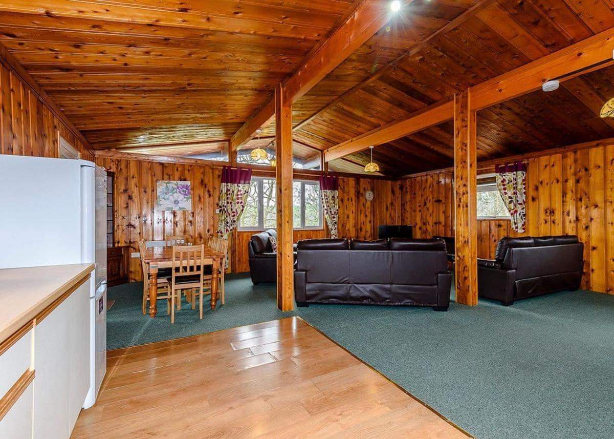 Penllwyn Lodges モントゴメリー エクステリア 写真